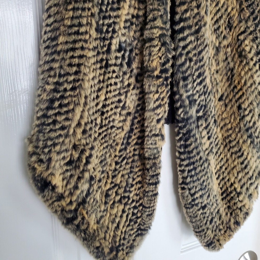 Elliatt Rabbit Fur Ribbed Knit Open Front Vest Small - Picture 3 of 7